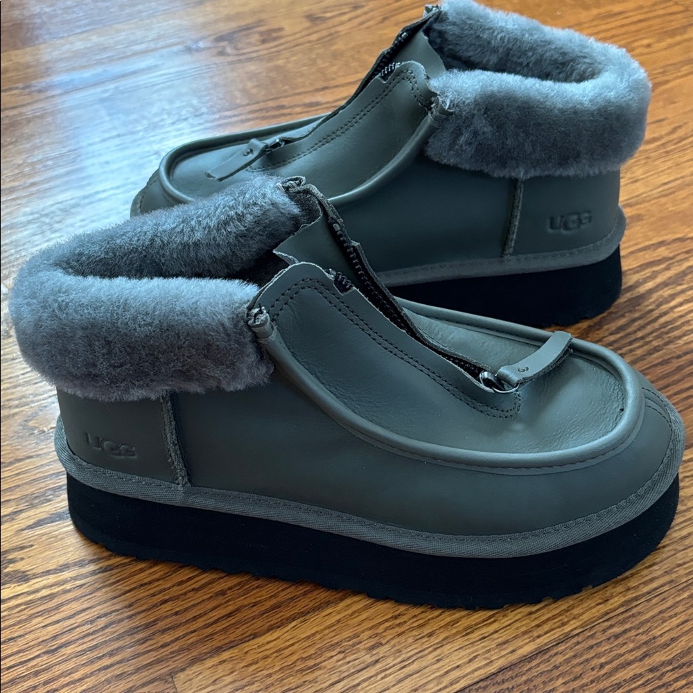 UGG Uggs Funkette Platform Boots Leather Front Zip 7 Seaweed Green Shoes Ankle